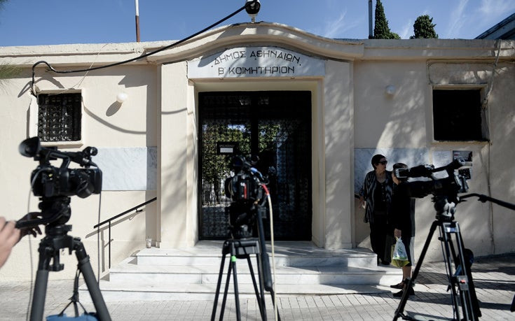Νέα μαρτυρία για την άγρια δολοφονία: «Ο δολοφόνος της Δώρας έφυγε κύριος από την είσοδο του νεκροταφείου»